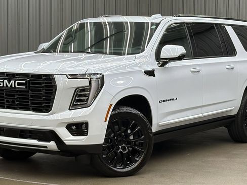 Used 2026 GMC Yukon XL Denali w/ Sun & Power Step Package AWD/4WD image 1