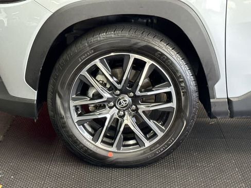 Used 2026 Toyota Corolla Cross XLE w/ Convenience Package FWD image 11