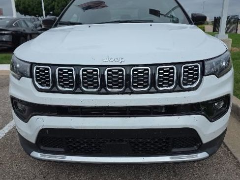Used 2025 Jeep Compass Limited AWD/4WD image 2