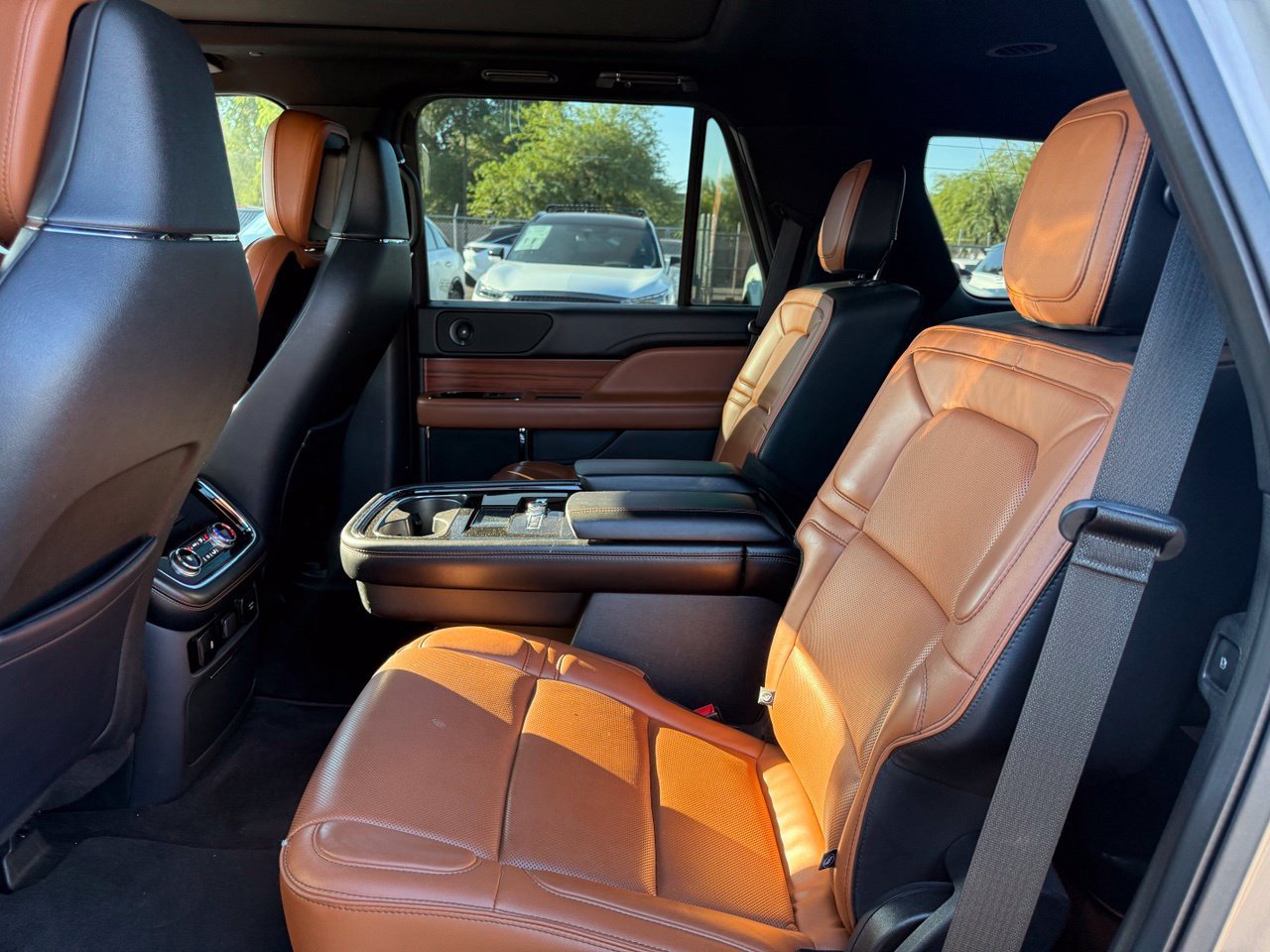 Used 2018 Lincoln Navigator Reserve w/ Technology Package AWD/4WD image 10
