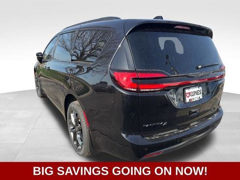 New 2026 Chrysler Pacifica Select w/ S Appearance Package AWD/4WD image 6