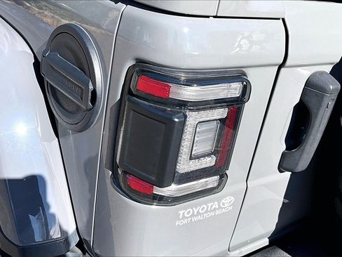 Used 2022 Jeep Wrangler Unlimited Rubicon w/ Trailer Tow Package image 20