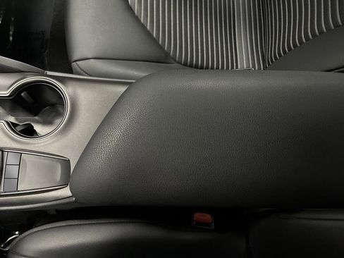 Used 2024 Toyota Camry SE image 18