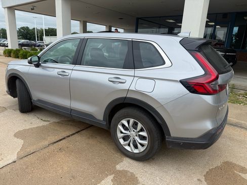 Used 2023 Honda CR-V LX image 6