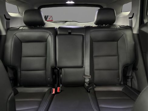 Used 2024 GMC Terrain SLT image 20