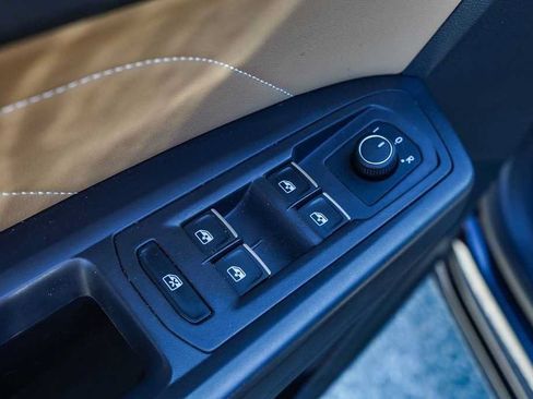 Used 2023 Volkswagen Atlas Cross Sport SE w/ Panoramic Sunroof Package FWD image 23