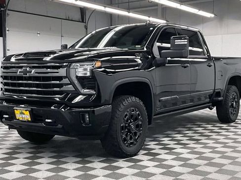 Used 2024 Chevrolet Silverado 2500 High Country w/ High Country Premium Package AWD/4WD image 12
