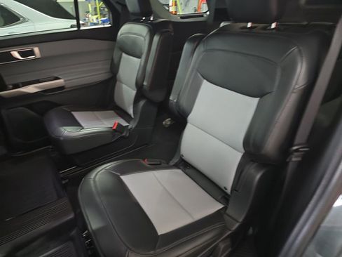 Used 2023 Ford Explorer XLT w/ Equipment Group 202A AWD/4WD image 17