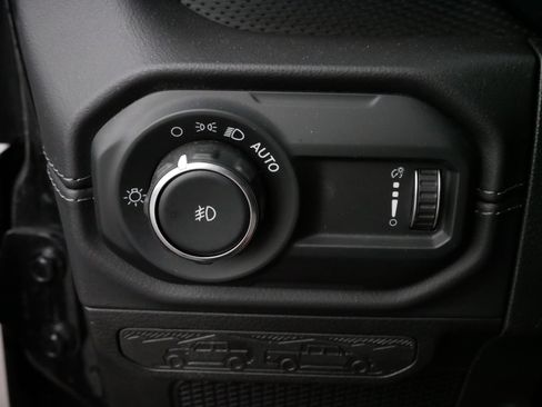 Used 2024 Jeep Wrangler Unlimited Rubicon image 27