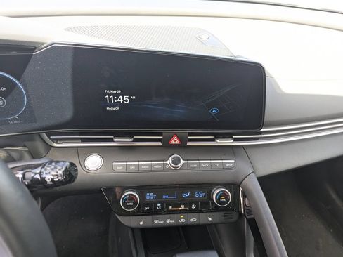 Used 2025 Hyundai Elantra SEL FWD image 16