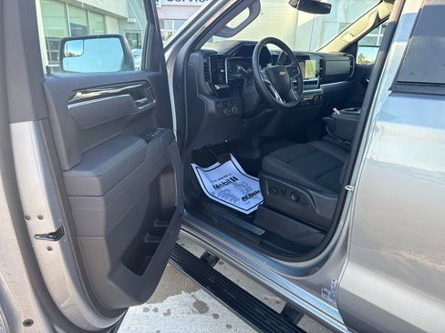 Used 2025 Chevrolet Silverado 1500 LT AWD/4WD image 11
