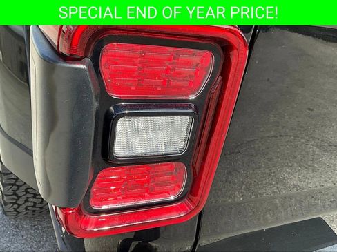Used 2020 Jeep Gladiator Overland w/ LED Lighting Group image 22
