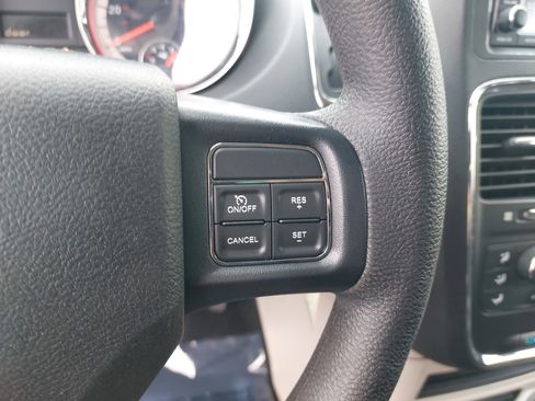 Used 2019 Dodge Grand Caravan SE image 19