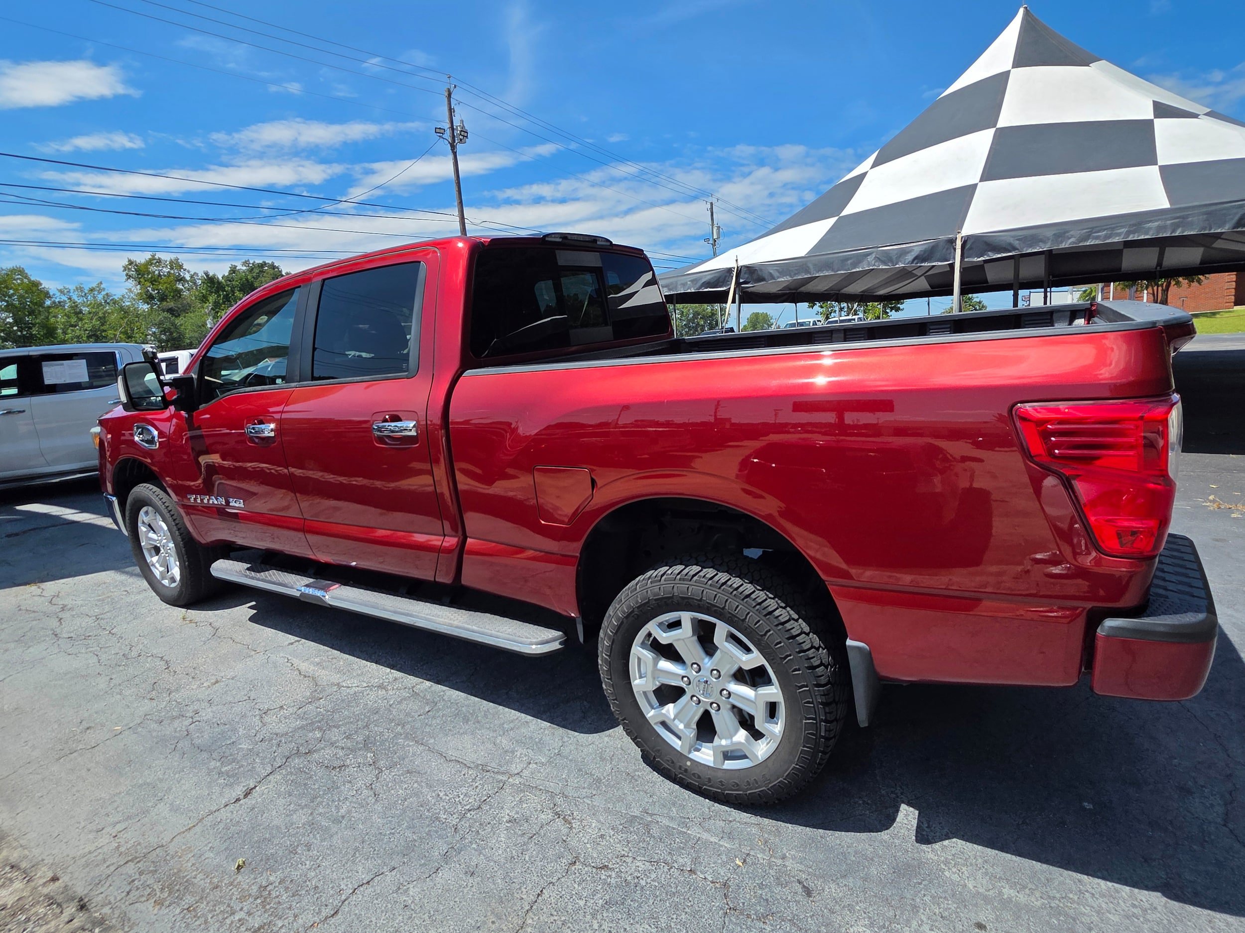 Used 2016 Nissan Titan SV AWD/4WD image 8
