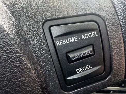 Used 2007 Jeep Commander Sport image 19