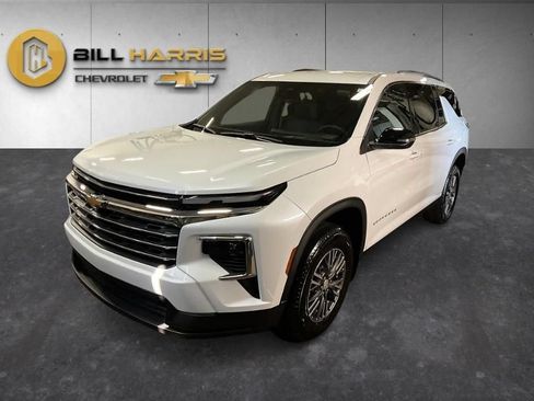 Used 2026 Chevrolet Traverse LT w/ LPO, Floor Liner Package AWD/4WD image 1