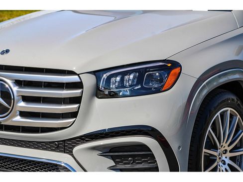 New 2026 Mercedes-Benz GLS 580 4MATIC image 8