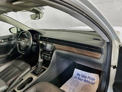 Used 2020 Volkswagen Passat 2.0T SEL FWD image 30