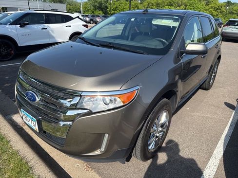 Used 2013 Ford Edge Limited w/ Driver Entry Pkg FWD image 4