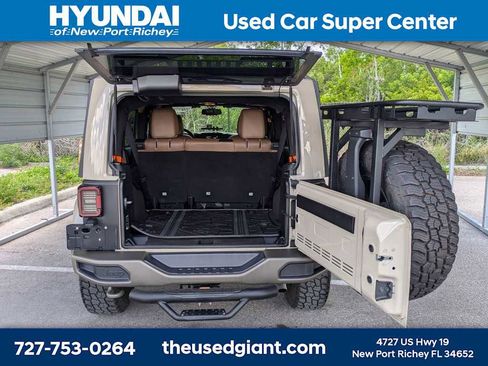 Used 2016 Jeep Wrangler Unlimited Sahara AWD/4WD image 12