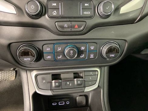 Used 2024 GMC Terrain SLT FWD image 25