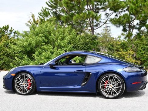 Used 2022 Porsche 718 Cayman GTS RWD image 4