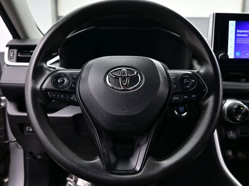 Used 2025 Toyota RAV4 XLE AWD/4WD image 23