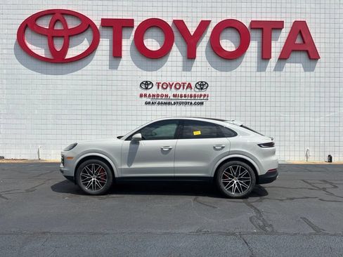 Used 2024 Porsche Cayenne S AWD/4WD image 5
