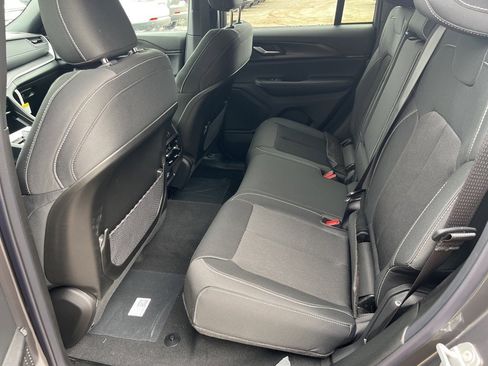 New 2025 Jeep Grand Cherokee Laredo X image 16