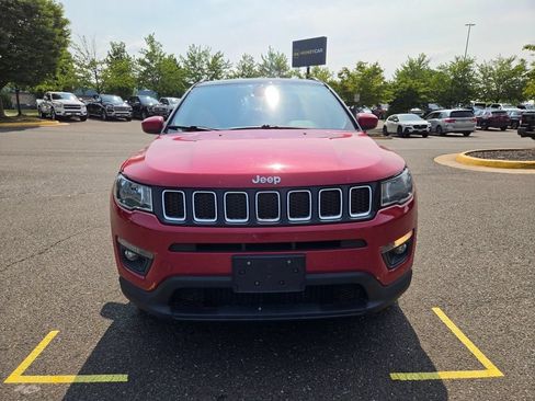 Used 2018 Jeep Compass Latitude w/ Cold Weather Group AWD/4WD image 2
