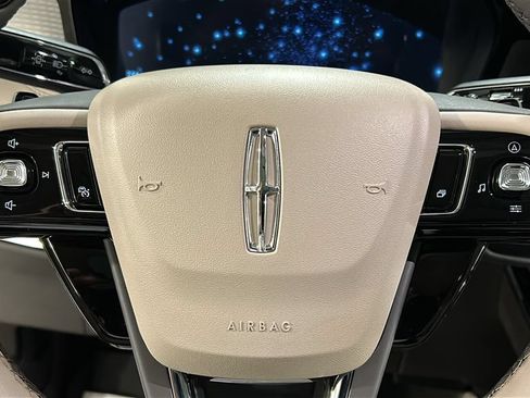 Used 2023 Lincoln Corsair AWD w/ Equipment Group 101A image 11
