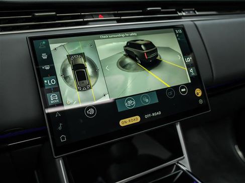 Used 2025 Land Rover Range Rover SE image 26