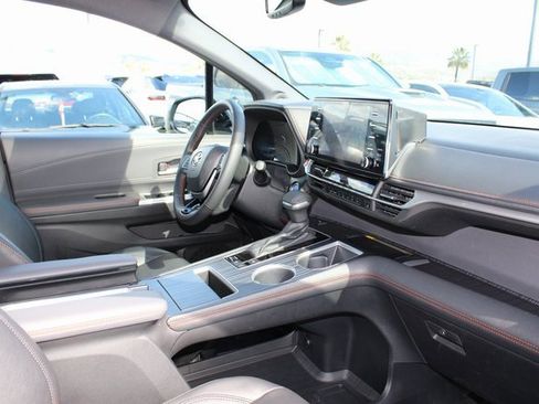 Used 2023 Toyota Sienna XSE w/ XSE Plus Package image 5