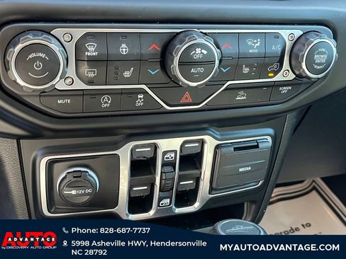 Used 2022 Jeep Gladiator Willys image 17