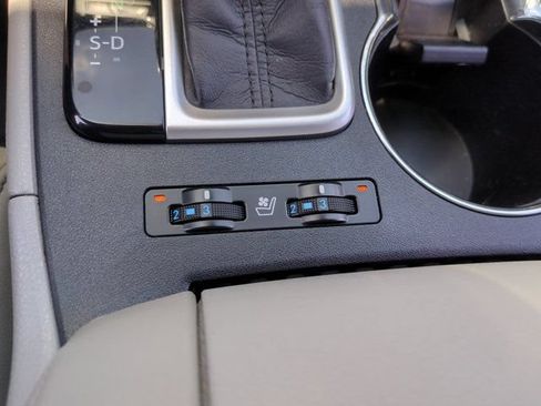 Used 2016 Toyota Highlander Limited Platinum FWD image 34