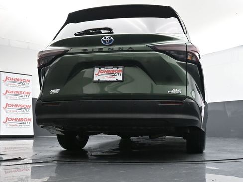 Used 2023 Toyota Sienna XLE image 40