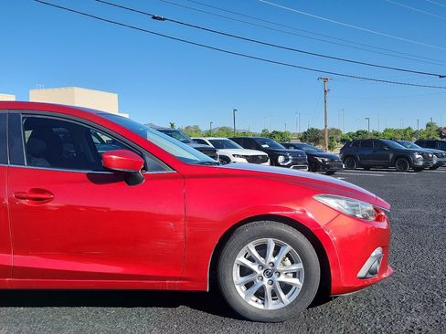 Used 2016 MAZDA MAZDA3 i Touring w/ Popular Equipment Package FWD image 4