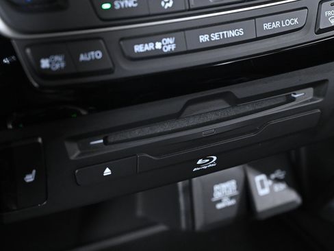 Used 2020 Honda Pilot Touring image 22