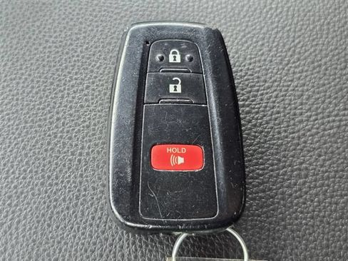 Used 2021 Toyota RAV4 XLE FWD image 33