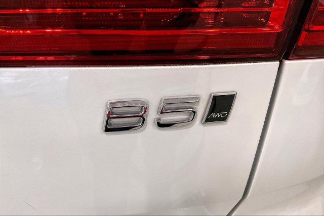 Certified 2024 Volvo XC60 B5 Plus w/ Protection Package Premier AWD/4WD image 11