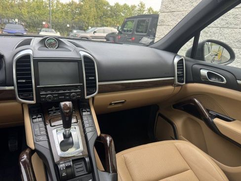Used 2014 Porsche Cayenne Platinum Edition w/ Walnut Interior Package AWD/4WD image 32