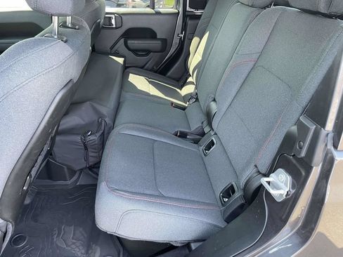 Used 2025 Jeep Gladiator Rubicon w/ Convenience Group AWD/4WD image 12