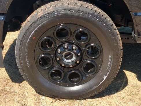 Used 2025 Ford F350 Lariat w/ Black Appearance Package image 10