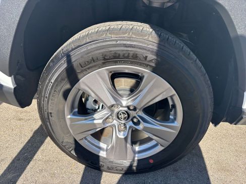 Used 2025 Toyota RAV4 XLE image 30