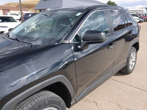 Used 2021 Toyota RAV4 LE AWD/4WD image 7