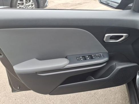 Used 2025 Kia K4 LXS image 13