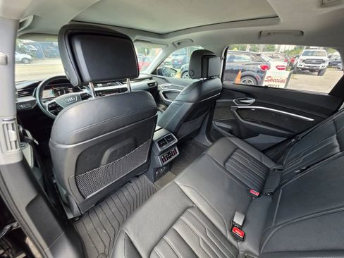 Used 2021 Audi e-tron Prestige w/ Prestige Package AWD/4WD image 11
