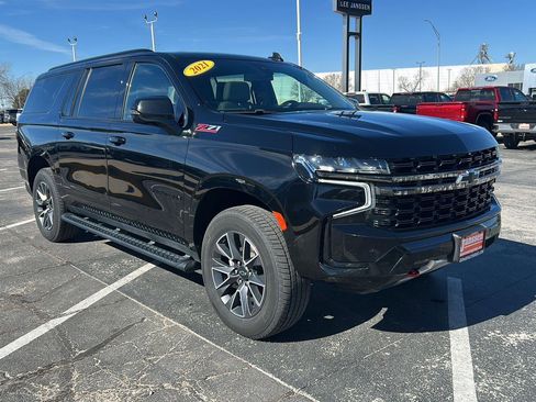 Used 2021 Chevrolet Suburban Z71 w/ Z71 Signature Package image 4