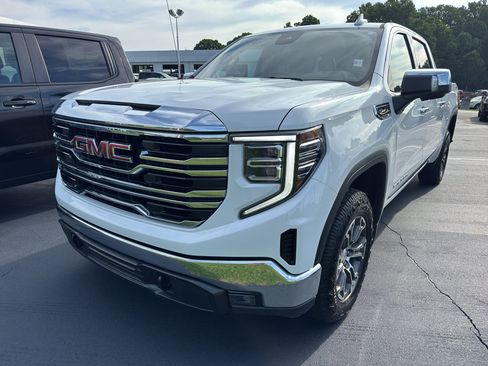 Used 2025 GMC Sierra 1500 SLT AWD/4WD image 1