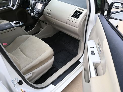 Used 2012 Toyota Prius V Five image 34